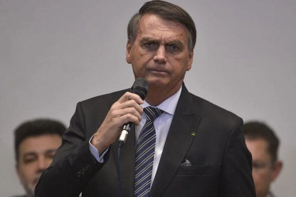 Bolsonaro diz sentir que vai ser preso até mês que vem: 'Estou no cadafalso'