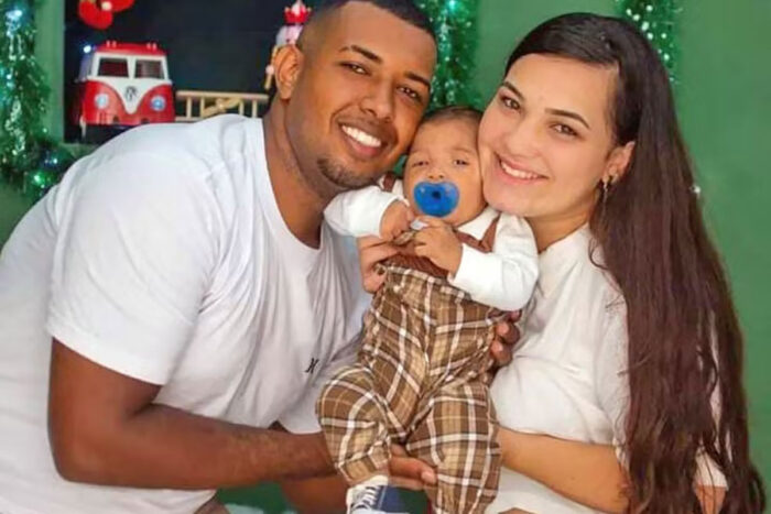 Homem morto com a familia REPRODUCAO