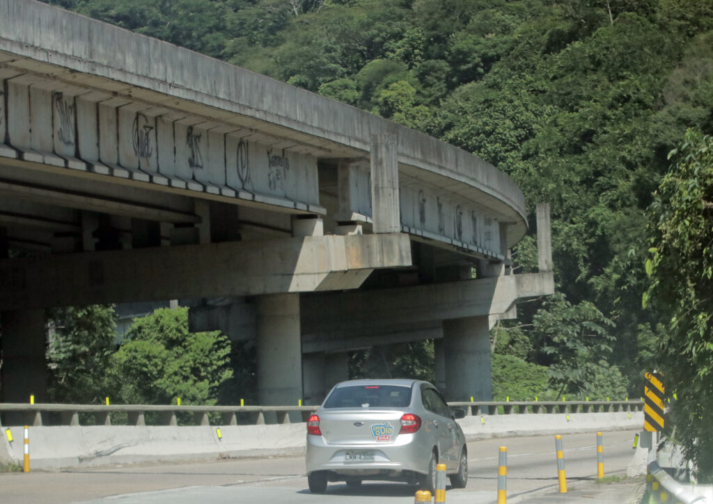 Obras inacabadas na BR-040 vão se deteriorando e justiça reconhece “serviços precários”