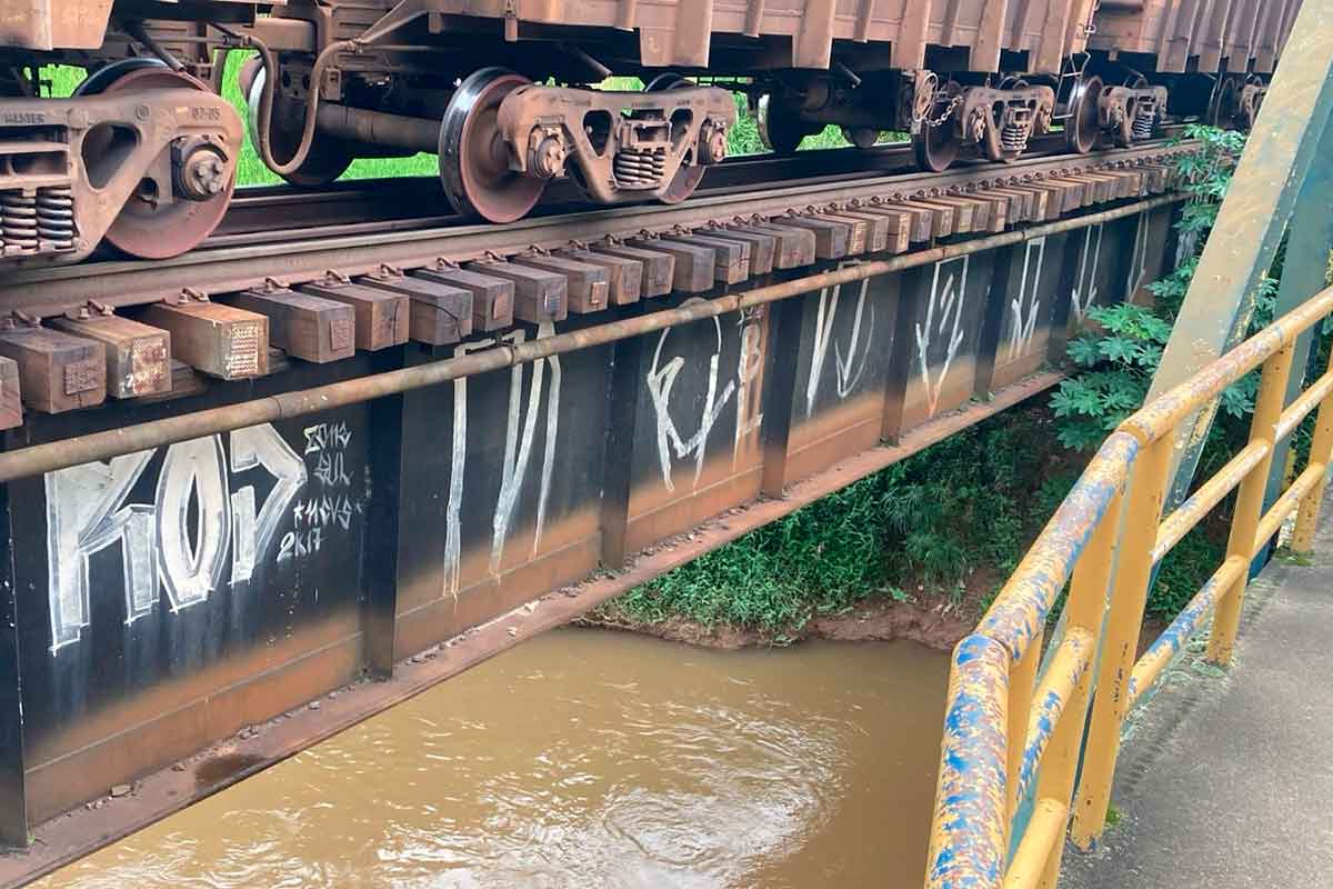 atropelamento trem bairro de lourdes foto bombeiros