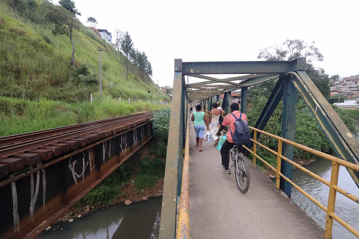 PONTE LINHA DO TREM INTERNA FELIPE COURI