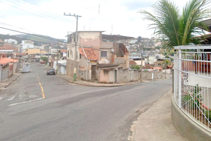 caminhão-guinche atropela idoso em esquina