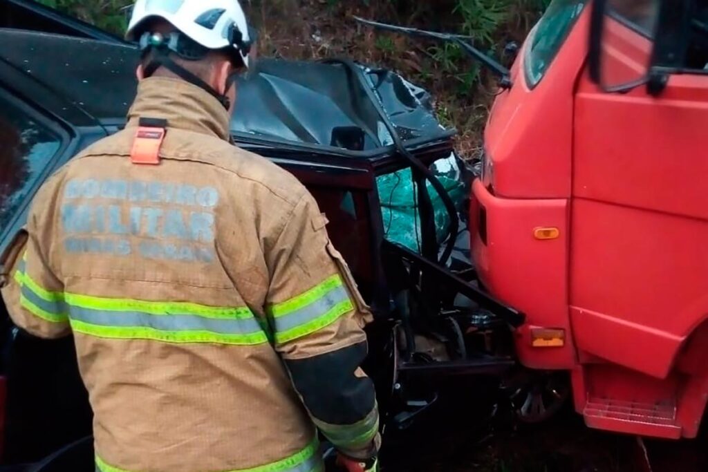 colisao vitima fatal br 267 bombeiros 2