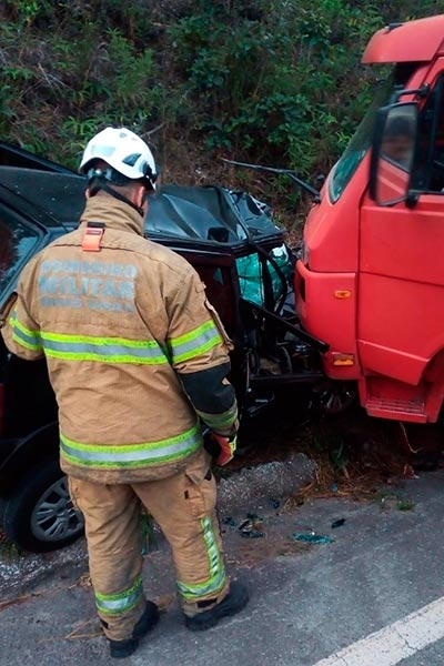 colisao vitima fatal br 267 bombeiros 2 int