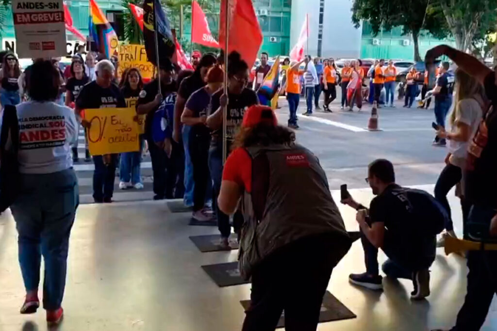 ‘A greve segue forte’, diz presidente de sindicato dos professores após reunião com Governo Federal