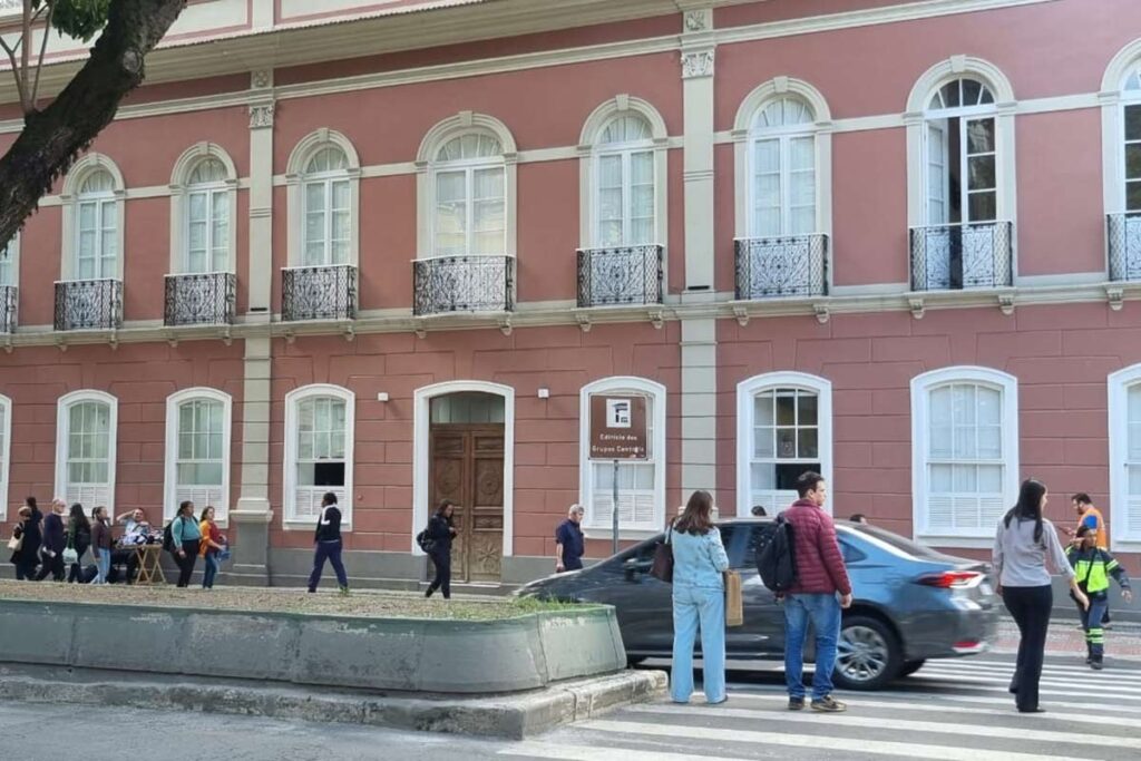 GREVE ESCOLAS ESTADUAIS Leonardo Costa