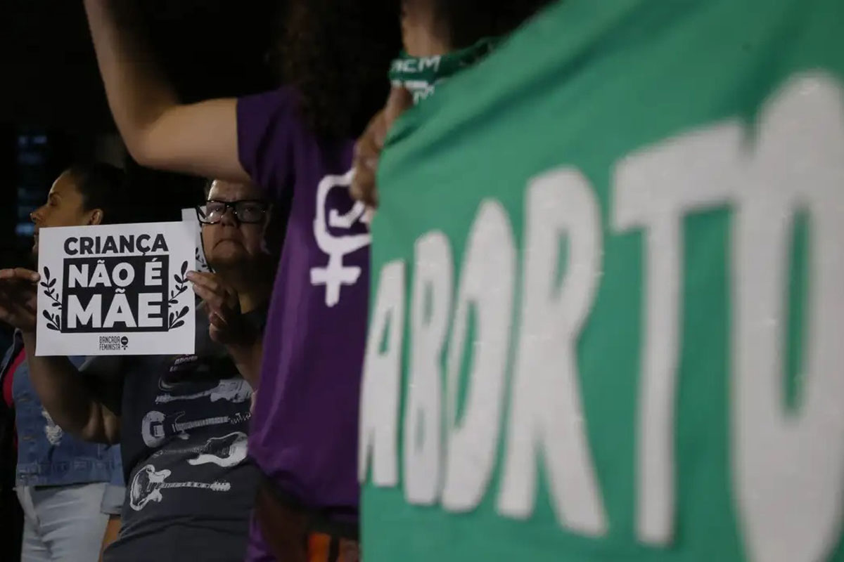 Após repercussão negativa, Câmara recua e deixa discussão sobre aborto para o 2º semestre