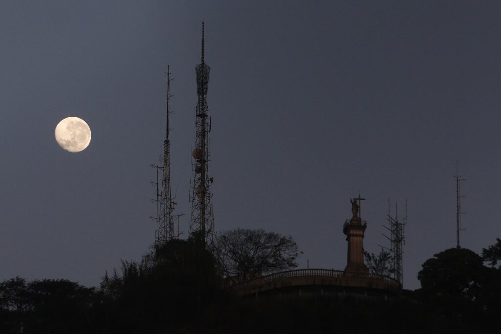 Lua cheia vista de JF