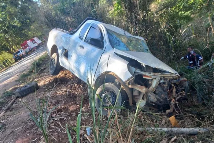 Mãe e filho morrem em acidente na MG-133