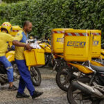 Correios passam a entregar no Brasil compras feitas em lojas do Paraguai 16 Correios anunciam concurso para contratar 3,2 mil carteiros