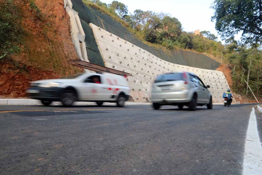 Trânsito de veículos em trecho da José Lourenço é normalizado