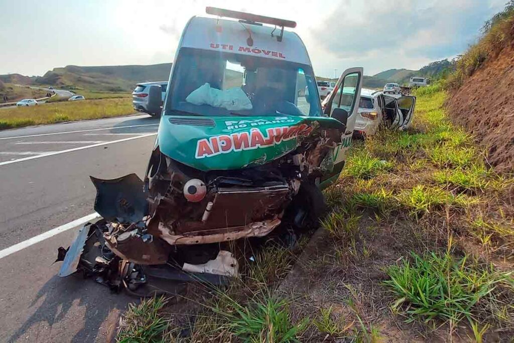 mg 353 acidente ambulancia gestante foto pmr destacada