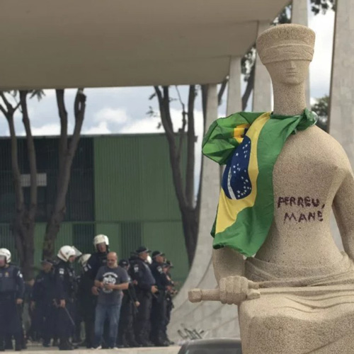 mulher pichou perdeu mane estatua justica foto joedson alvez agencia brasil site