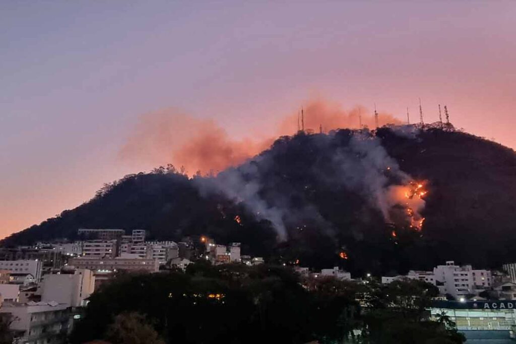 Fogo no Morro do Cristo