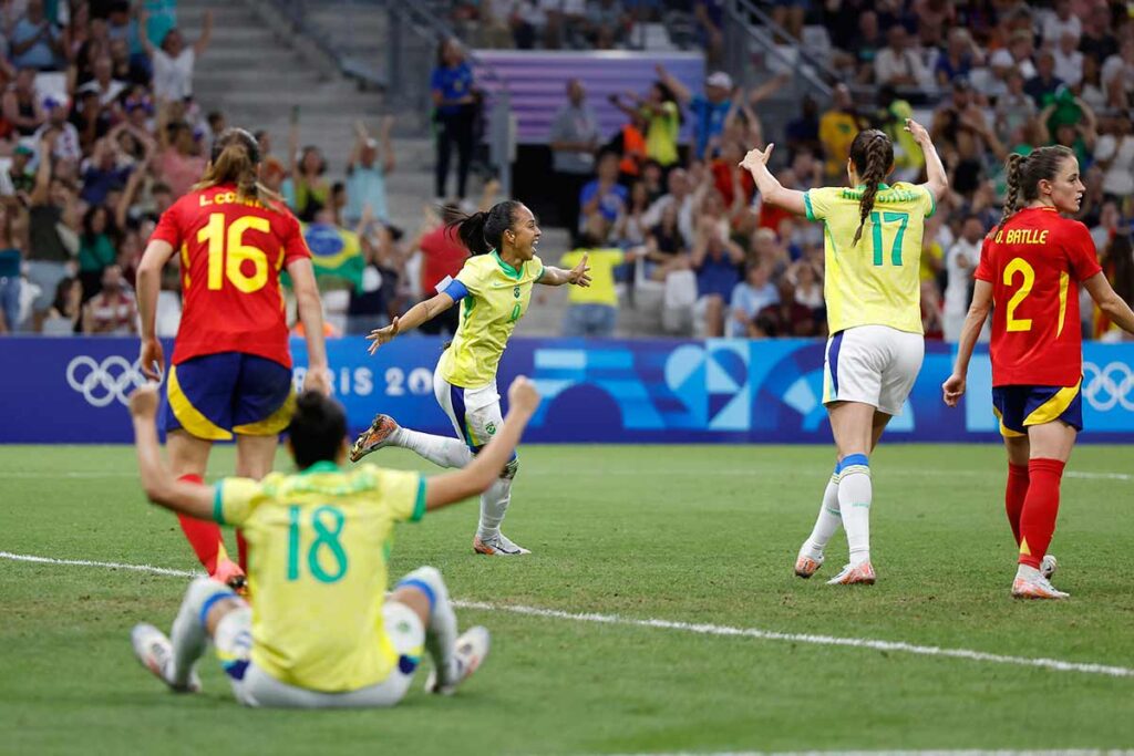 partida do futebol feminino entre Brasil e Espanha nas Olimpíadas