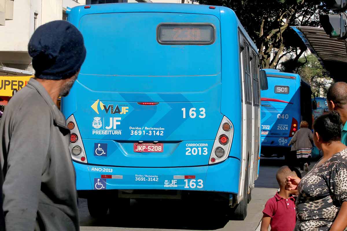 Transporte publico onibus Felipe Couri 1