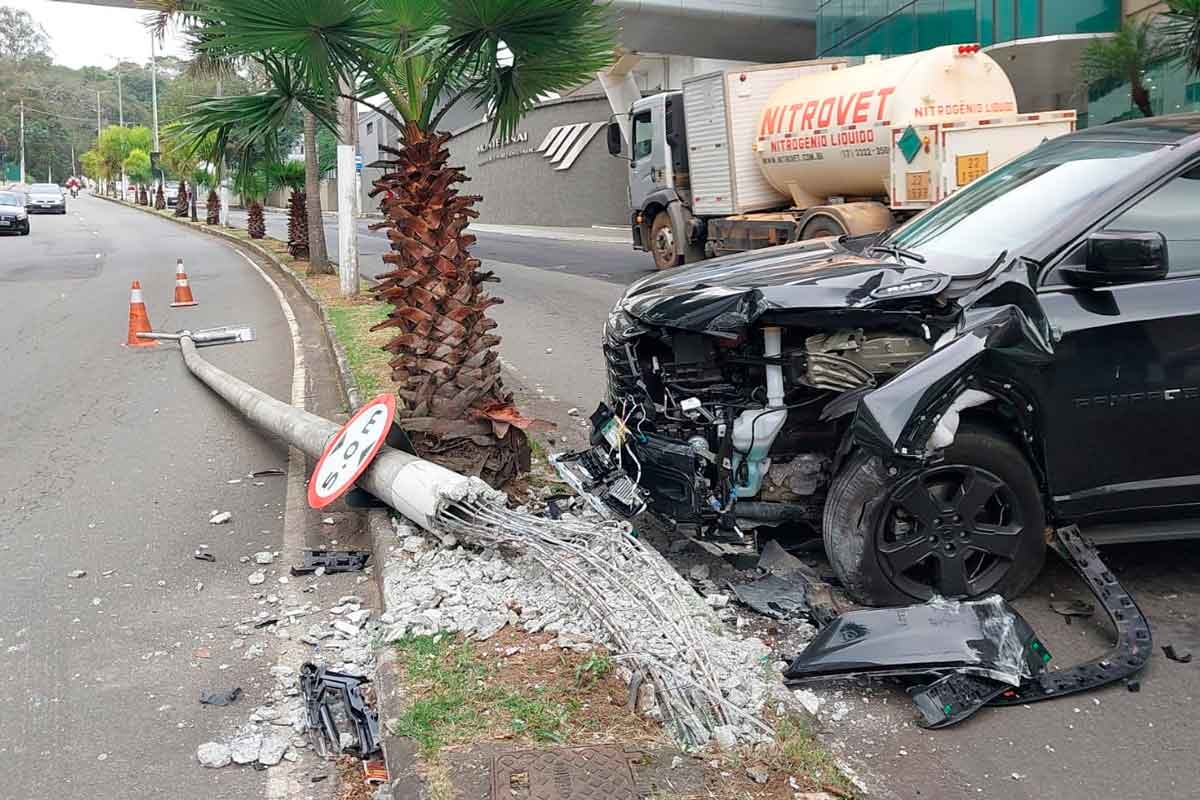 acidente carro e poste itamar franco smu