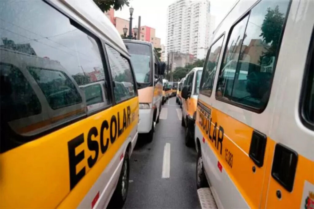 Justiça determina que Estado deve fornecer transporte a alunos que moram longe da escola