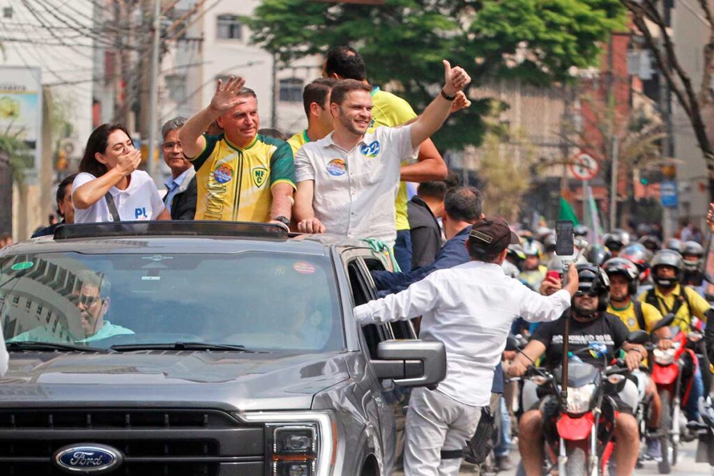 6 anos após facada, Bolsonaro volta a JF em apoio à candidatura de Charlles Evangelista