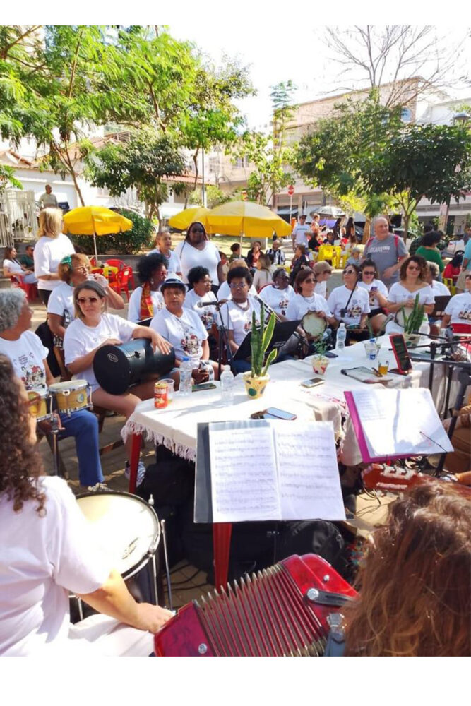 Mulheres roda samba