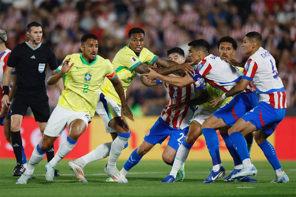 Seleção Brasileira em jogo contra o Paraguai