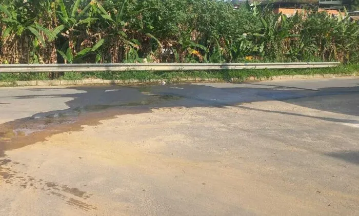 Vazamento de agua preocupa moradores da Zona Norte