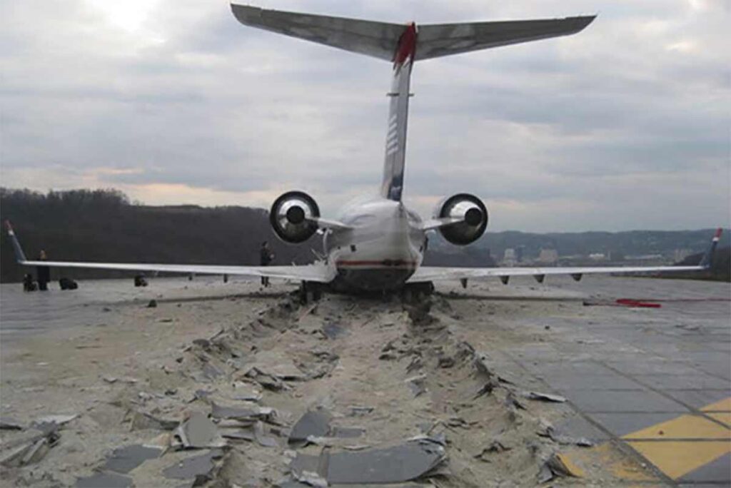 aviao pista quebrada EUA FAA Divulgacao