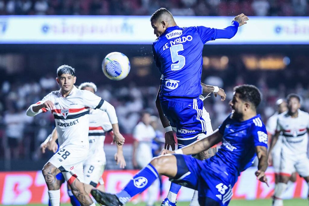 São Paulo muda os planos e define dois reforços para esta janela