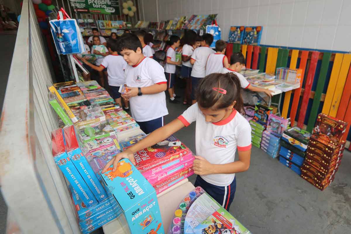 CENTRO EDUCACIONAL MUNDO ENCANTADO 4 Felipe Couri