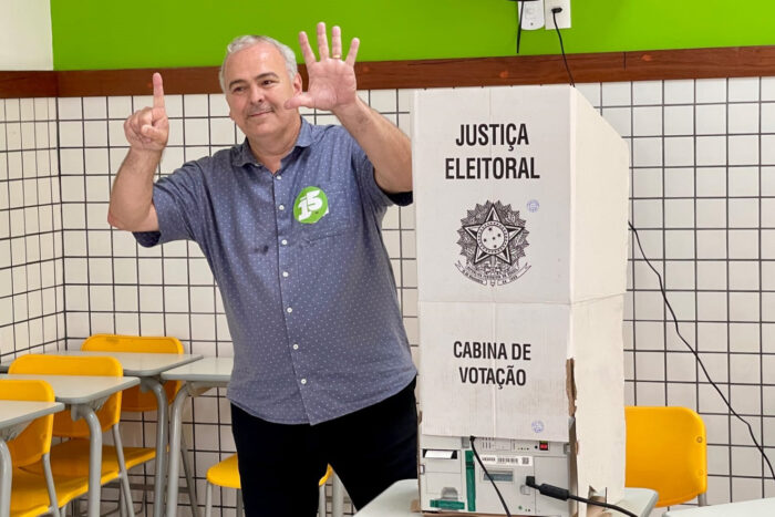 julio votando