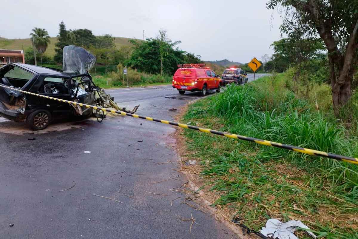 BR 267 Lima Duarte acidente com vitima fatal foto bombeiros 2