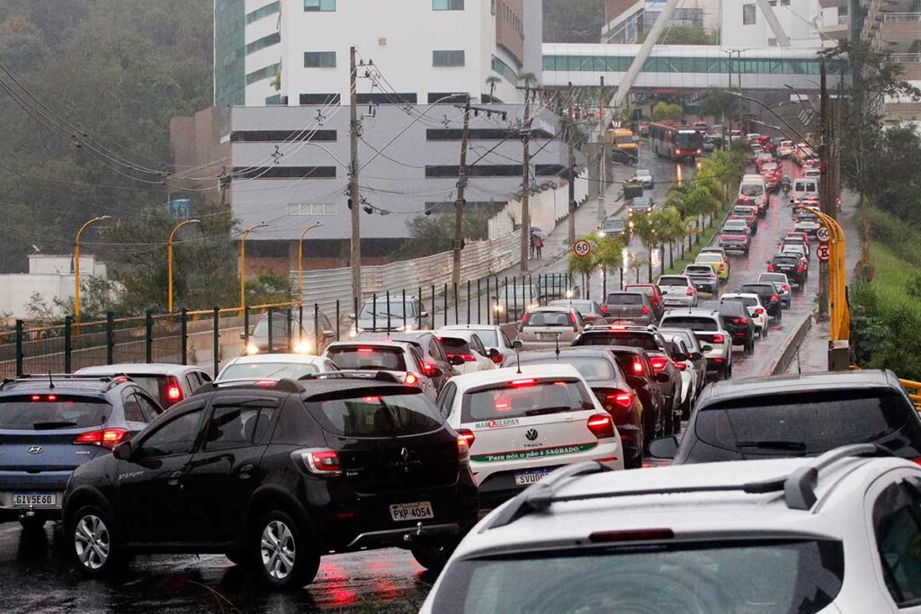 TRANSITO UFJF FELIPE COURI 8