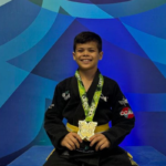 Theo Garcia, criado em Leopoldina, comemora medalha de ouro em campeonato de Jiu-Jitsu