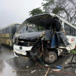 Acidente entre carreta e ônibus na MGC-120 deixa dois feridos