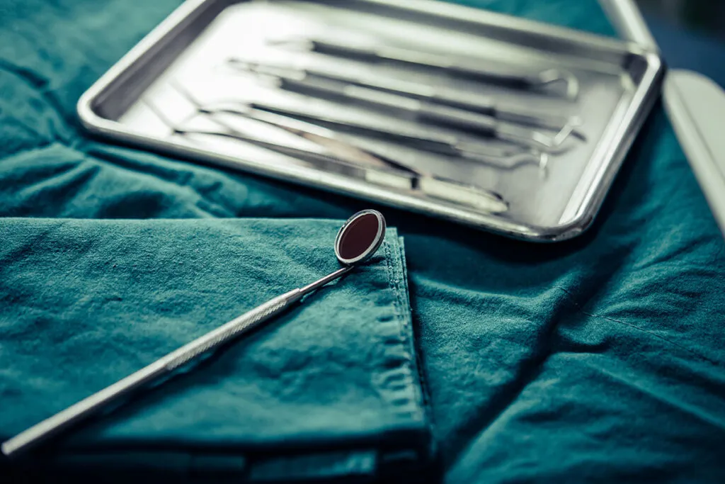 Jovens de 11 a 17 anos podem obter tratamento dental gratuito; saiba como participar