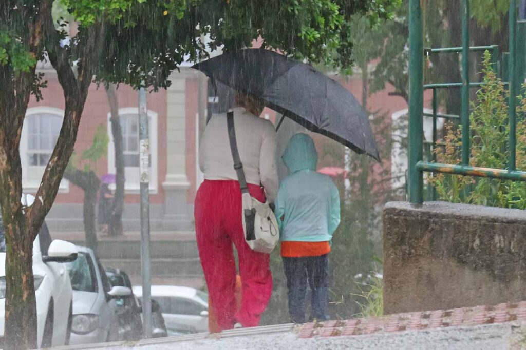Fenômeno La Niña pode influenciar chuvas durante a primavera no Brasil 1 Inmet publica alerta de perigo para chuvas intensas em Juiz de Fora