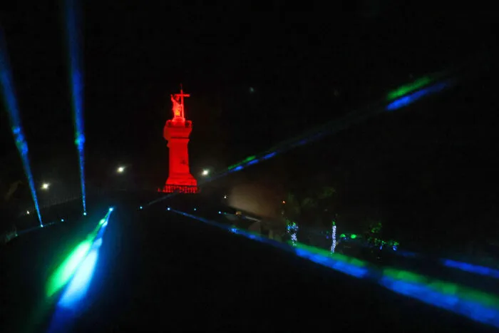 Dezembro Vermelho: Monumentos de JF recebem iluminação