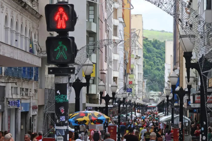 Natal chuvoso: confira a previsão para a celebração