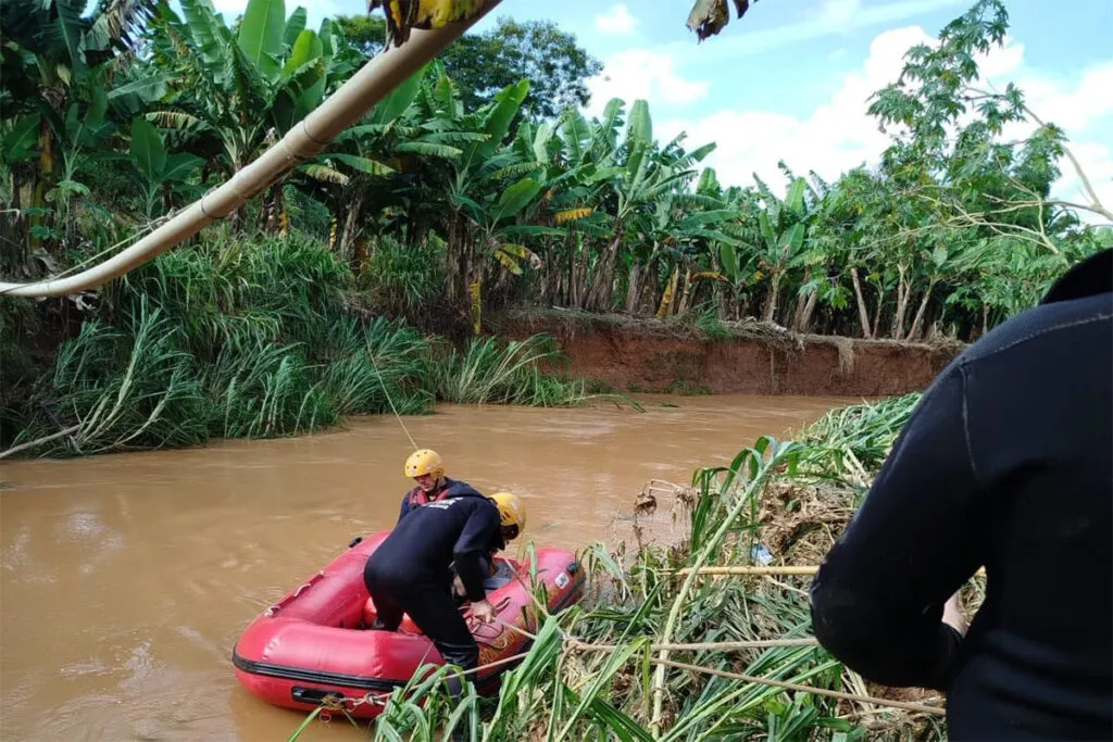 Buscas por mulher desaparecida - Bombeiros