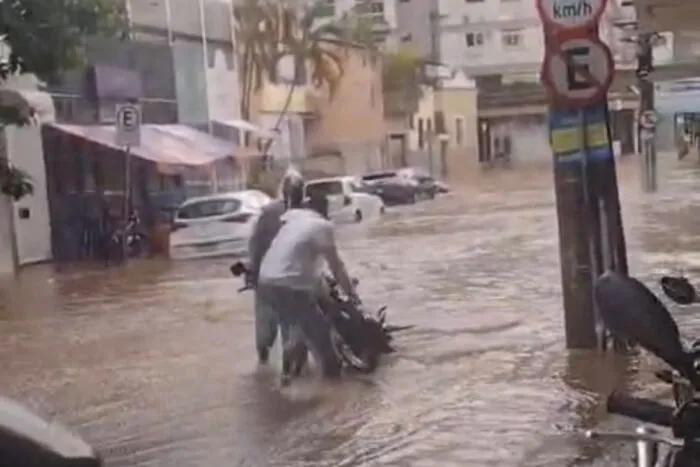 Chuva atinge 25 milímetros em 15 minutos em Juiz de Fora