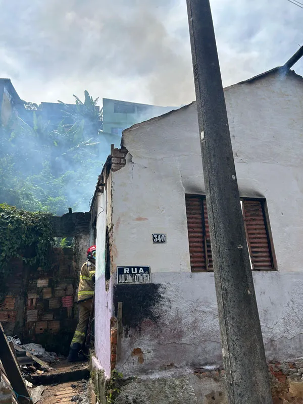 incendio casa abandonada santos dumont