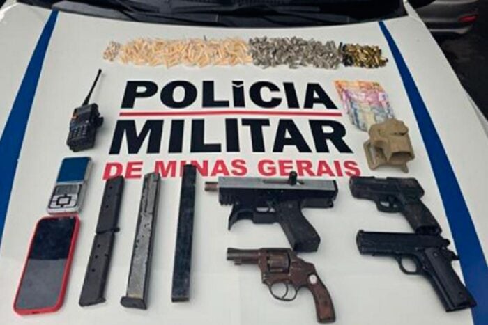 Facções cariocas em JF e na Zona da Mata: operação resulta em 75 prisões e apreensão de veículos, armas, granada, quase 600 pinos de cocaína e R$ 24 mil