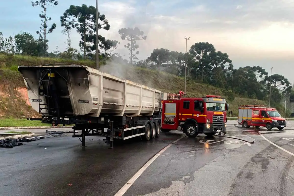 br 040 incendio carreta foto bombeiros 3