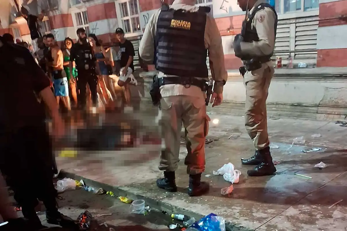 Homem é morto a tiros durante evento de samba na Praça Antônio Carlos