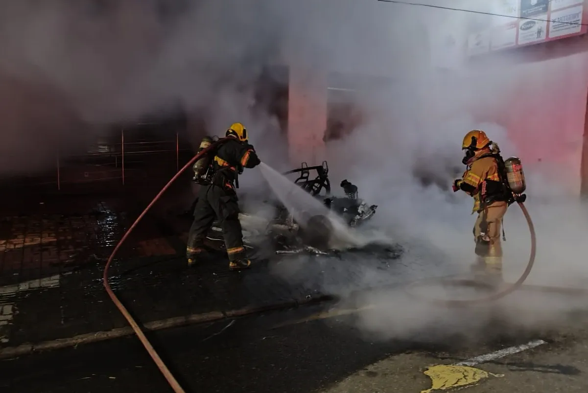 incendio carro eletrico cascatinha foto bombeiros