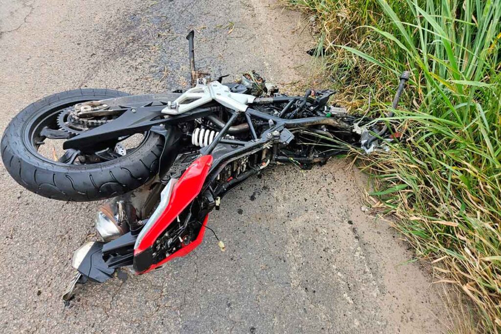 Motociclista morre após colidir com carro em Piau