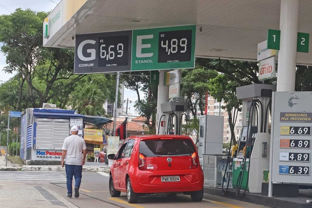 Preço médio da gasolina em Juiz de Fora sobe 70% a mais do que reajuste do ICMS; aumento do diesel é de 500% do reajuste