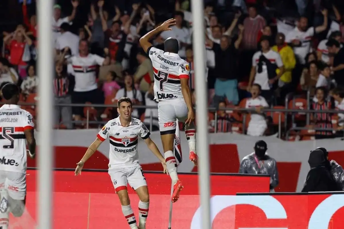 sao paulo lucas oscar foto Foto Rubens Chiri Paulo Pinto e Miguel Schincariol Saopaulofc net