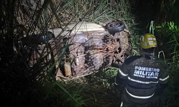 Veiculo cai de talude e motorista e encontrado morto em Santos Dumont Corpo de Bombeiros