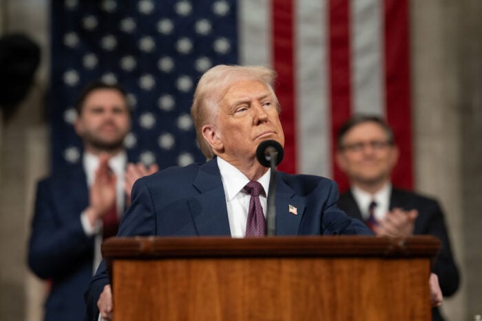 Trump cita Brasil em discurso sobre tarifas: 'cobram demais dos EUA'